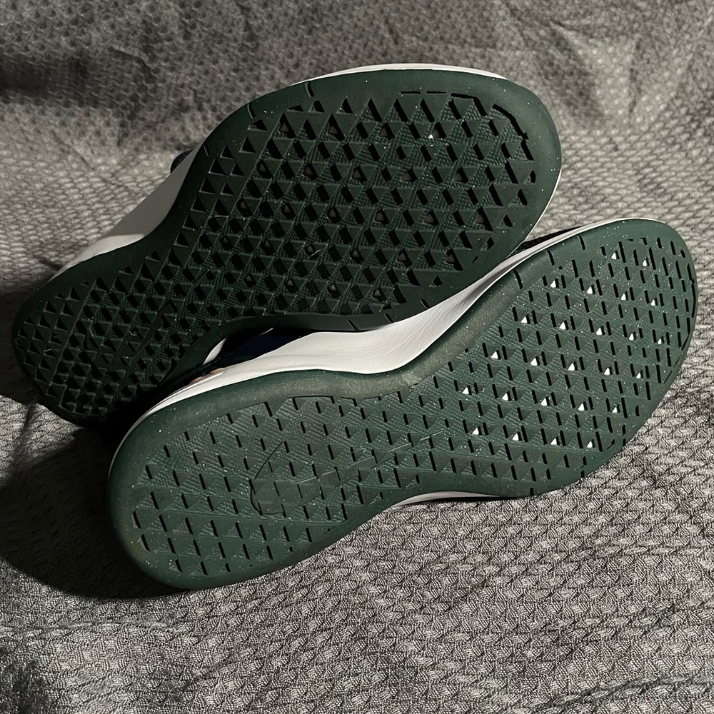 Nike Women's Air Max Bella Trainer 3 Shoe - Picture 6 of 7
